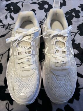 Simple Shoes Nike Women's V2K Run Shoes - White